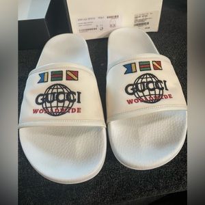 GUCCI WORLDWIDE Slides